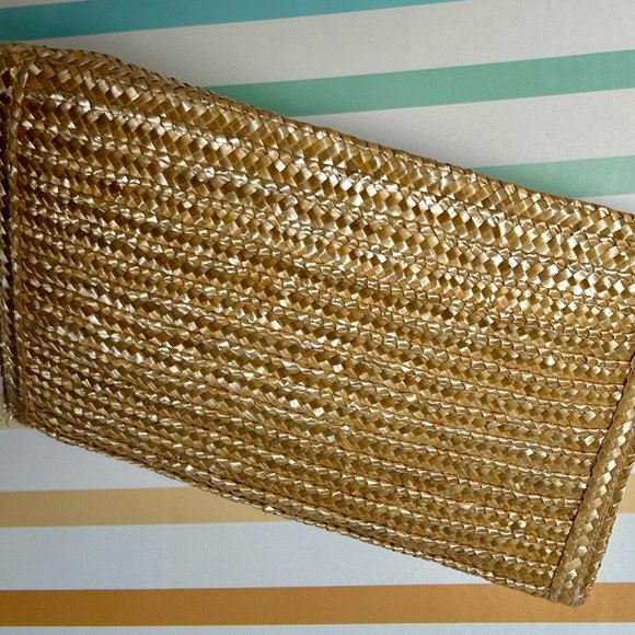 Whimsical wicker clutch - Picture 3 of 4